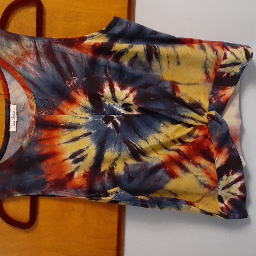 Cloud chaser sleeveless top  knotted bottom size medium